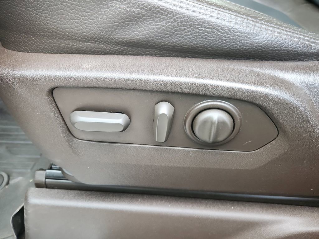 Used 2023 GMC Sierra 3500 Denali w/ Denali Ultimate Package image 8