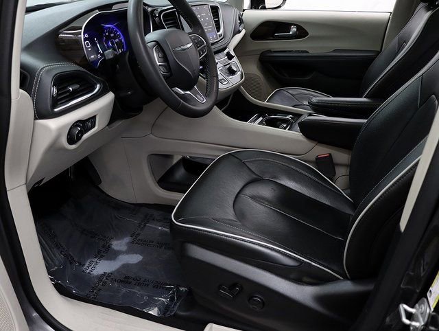 Used 2023 Chrysler Pacifica Limited FWD image 10