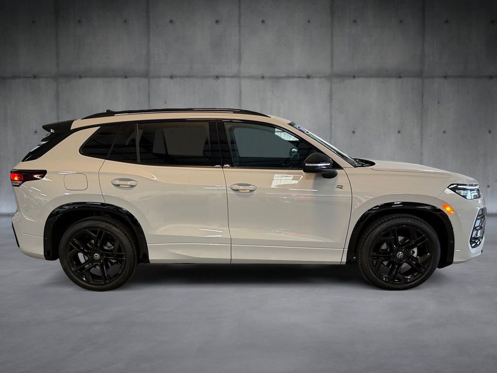 New 2026 Volkswagen Tiguan SE R-Line FWD image 6