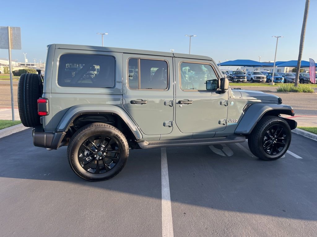 Used 2025 Jeep Wrangler Unlimited Sahara AWD/4WD image 16