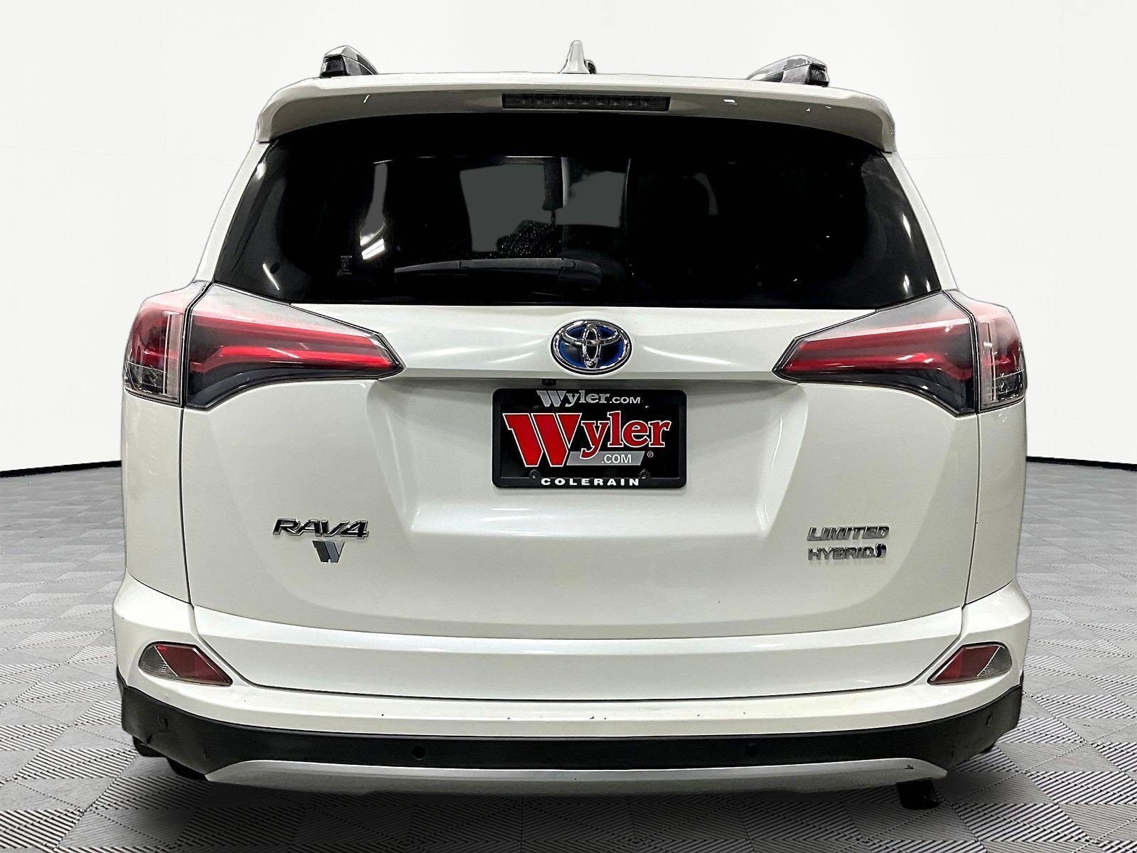 Used 2017 Toyota RAV4 Limited w/ Advanced Technology Package AWD/4WD image 5
