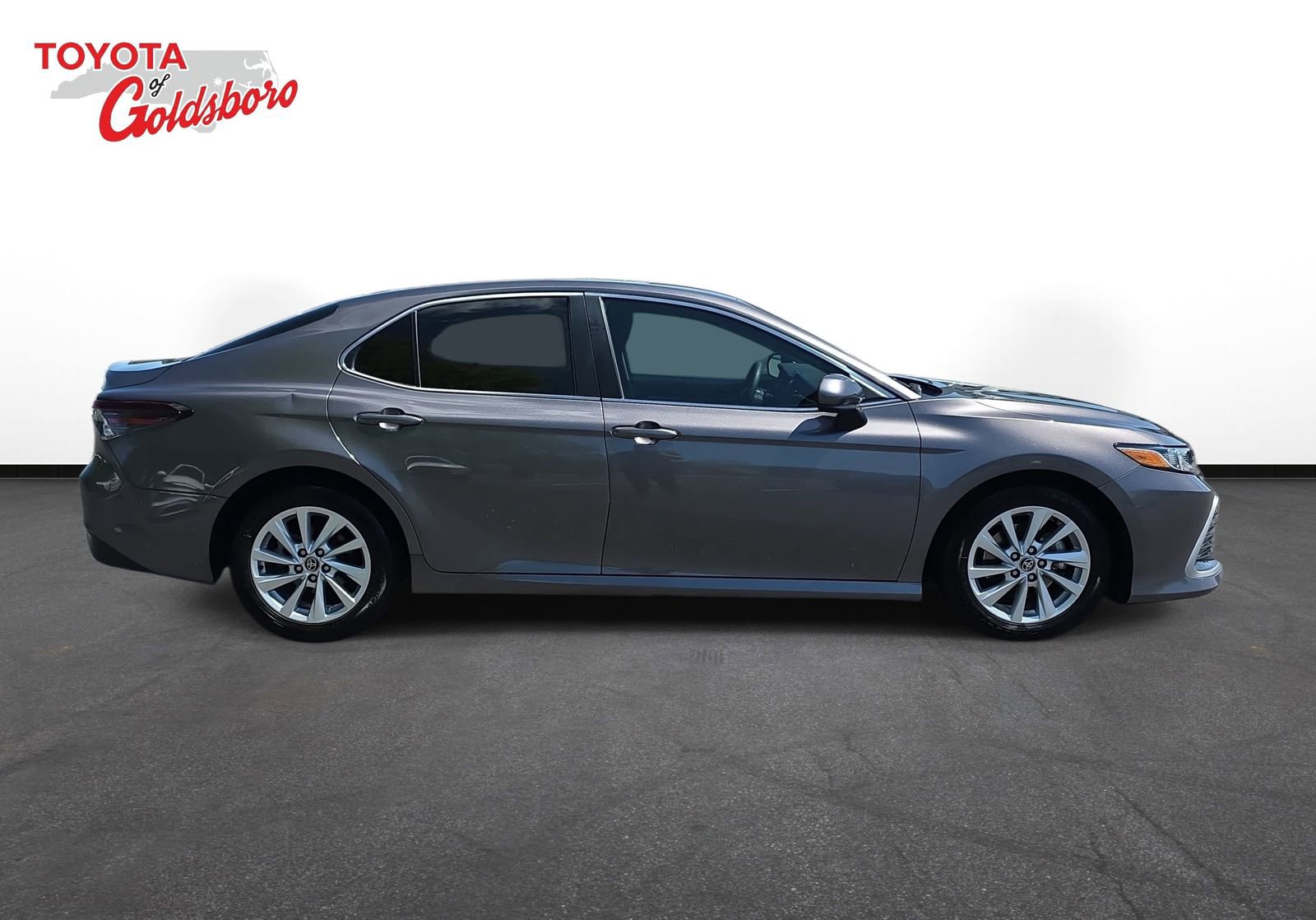 Used 2023 Toyota Camry LE image 4