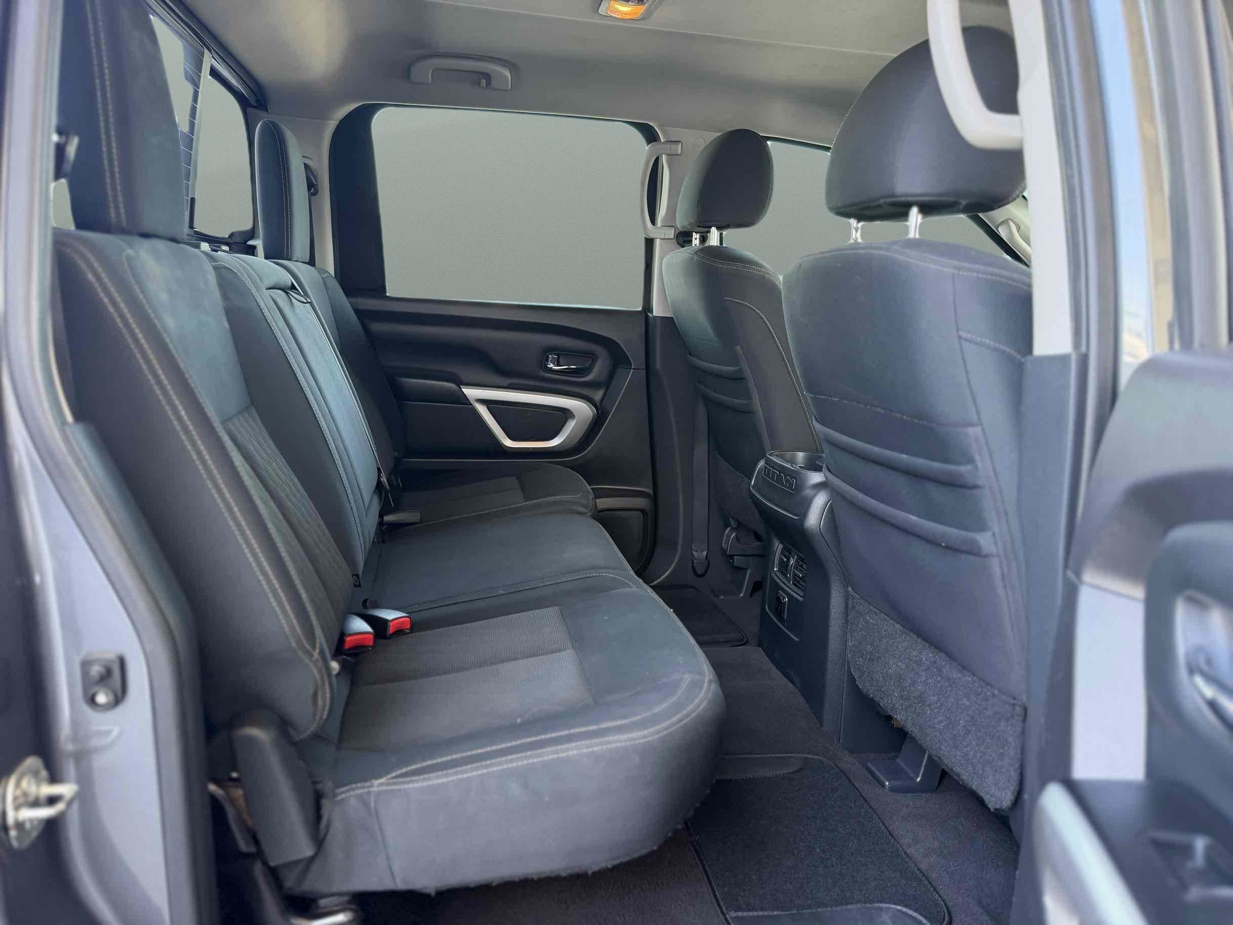 Used 2018 Nissan Titan SV w/ SV Convenience Package AWD/4WD image 15
