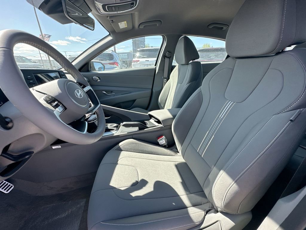 Used 2025 Hyundai Elantra Sport image 37