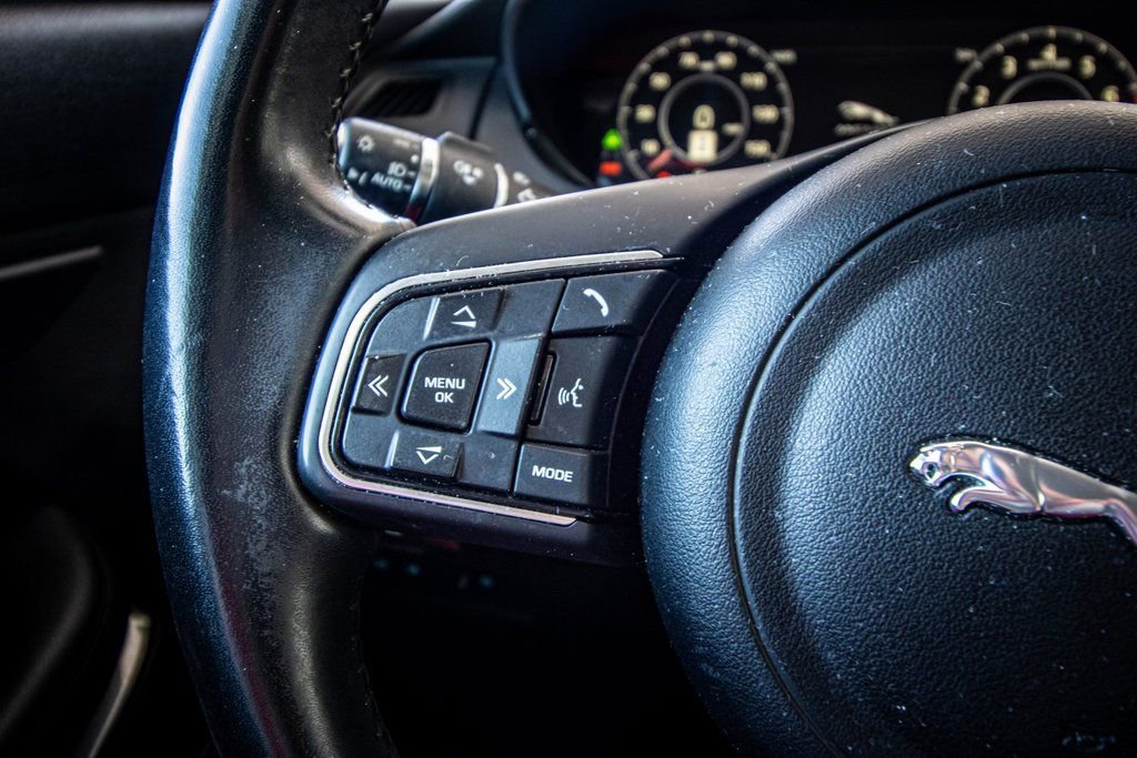 Used 2018 Jaguar E-PACE SE image 31