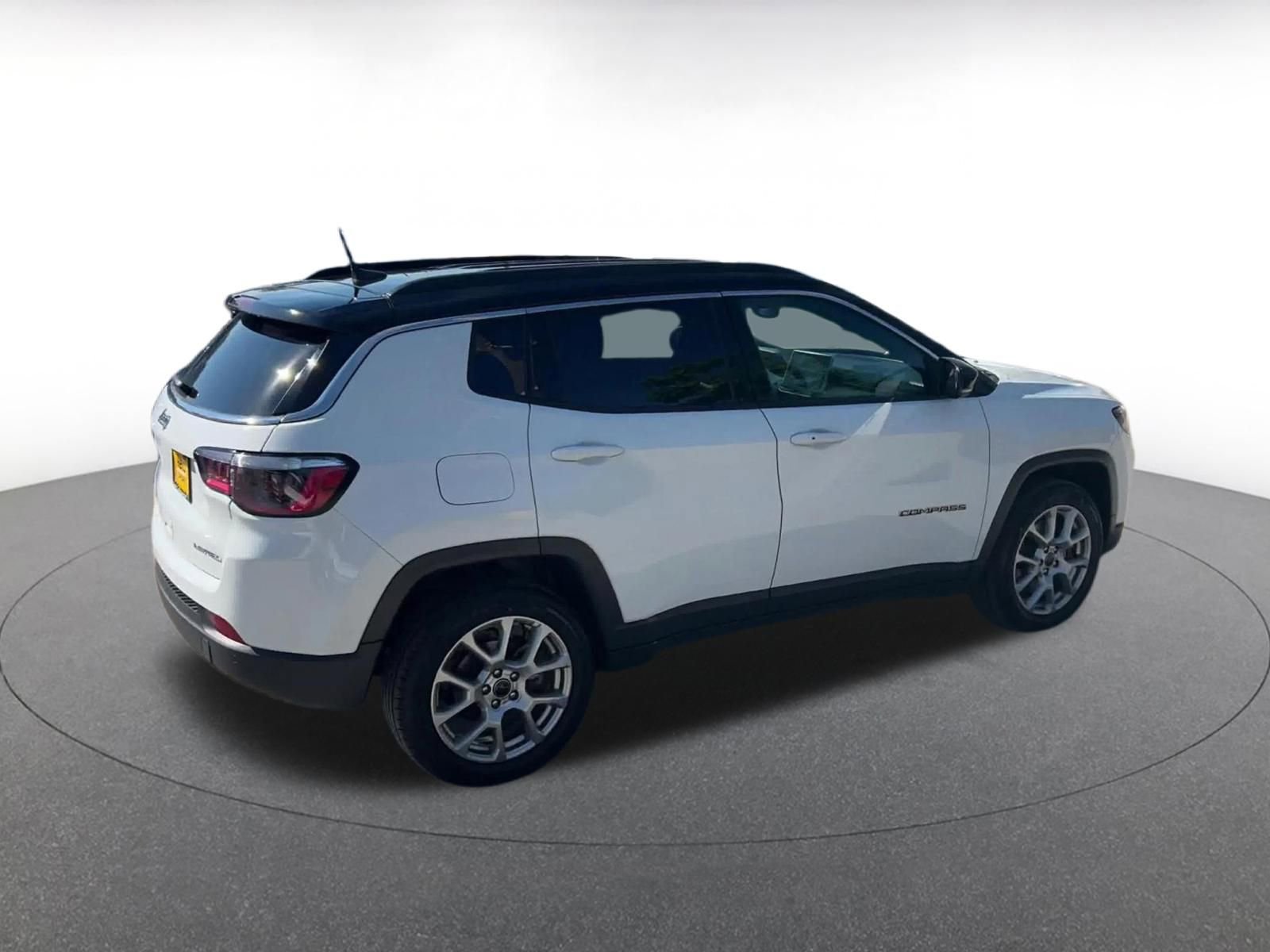 Used 2025 Jeep Compass Limited AWD/4WD image 15