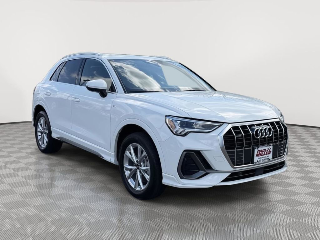 Used 2025 Audi Q3 2.0T Premium w/ Convenience Package AWD/4WD image 4