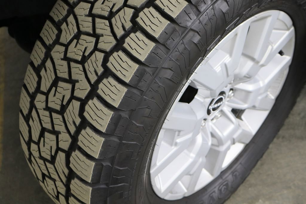 Used 2022 Nissan Frontier SV image 37