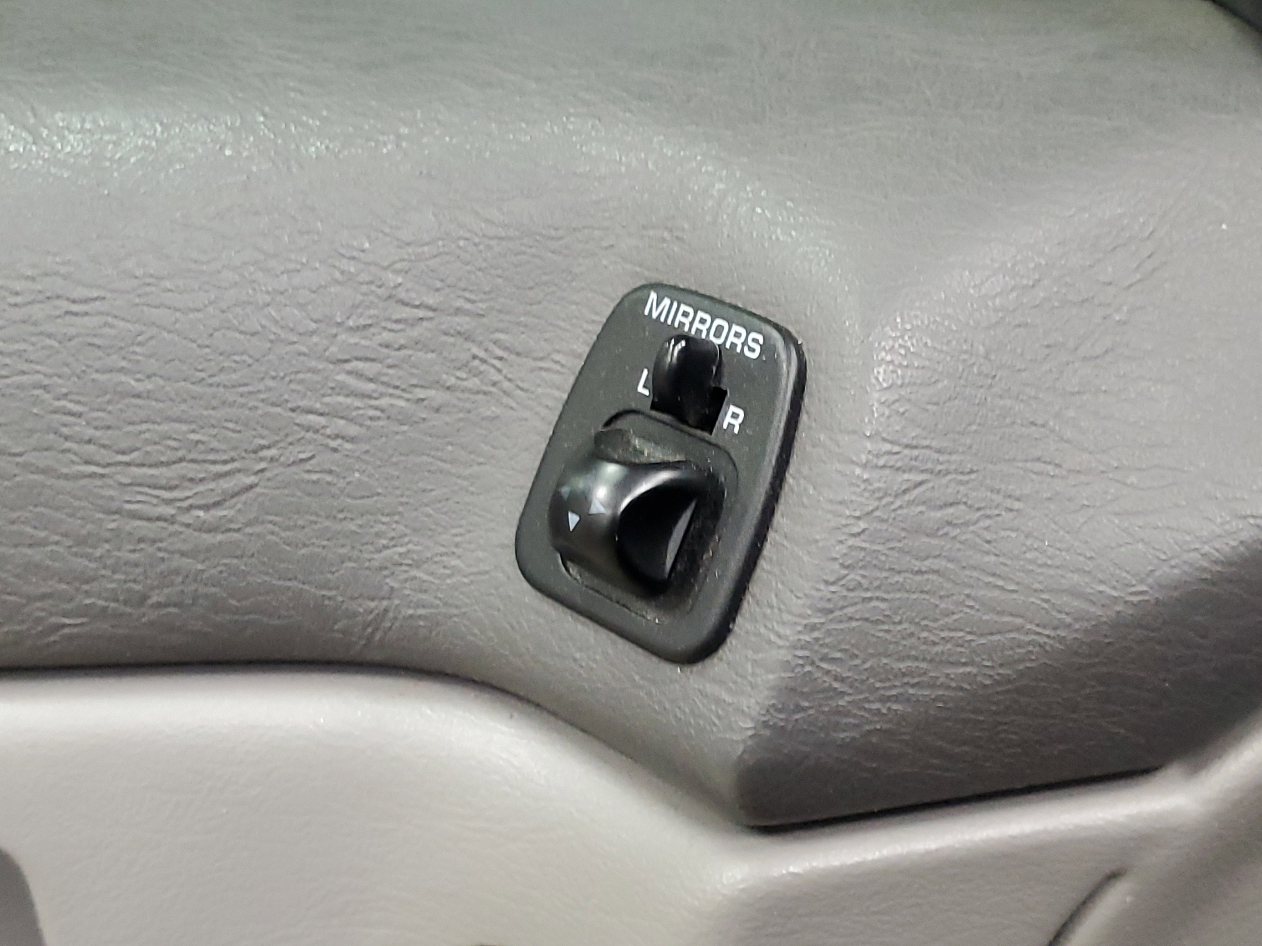Used 2005 Ford Taurus SE FWD image 21