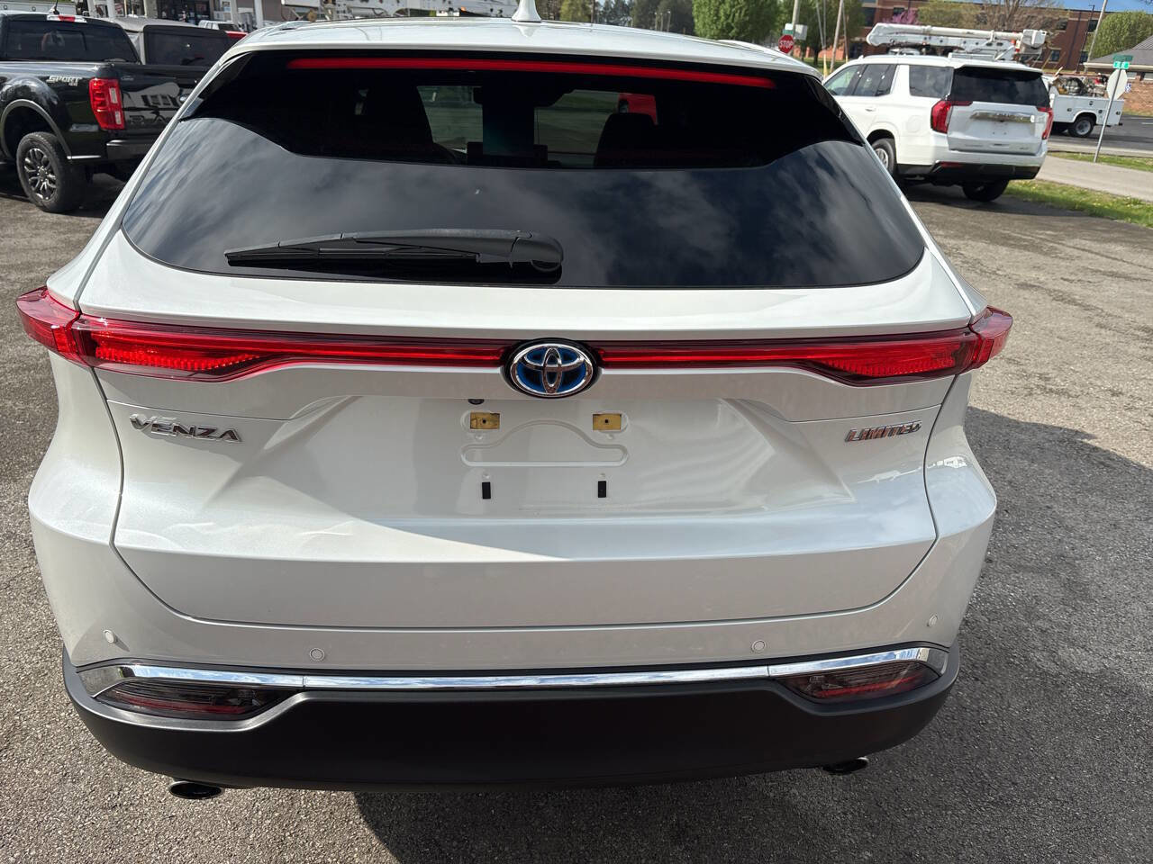 Used 2024 Toyota Venza Limited image 54