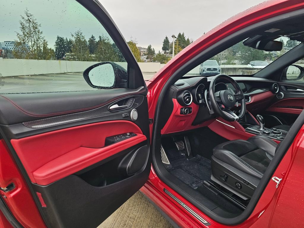 Used 2019 Alfa Romeo Stelvio Quadrifoglio image 23
