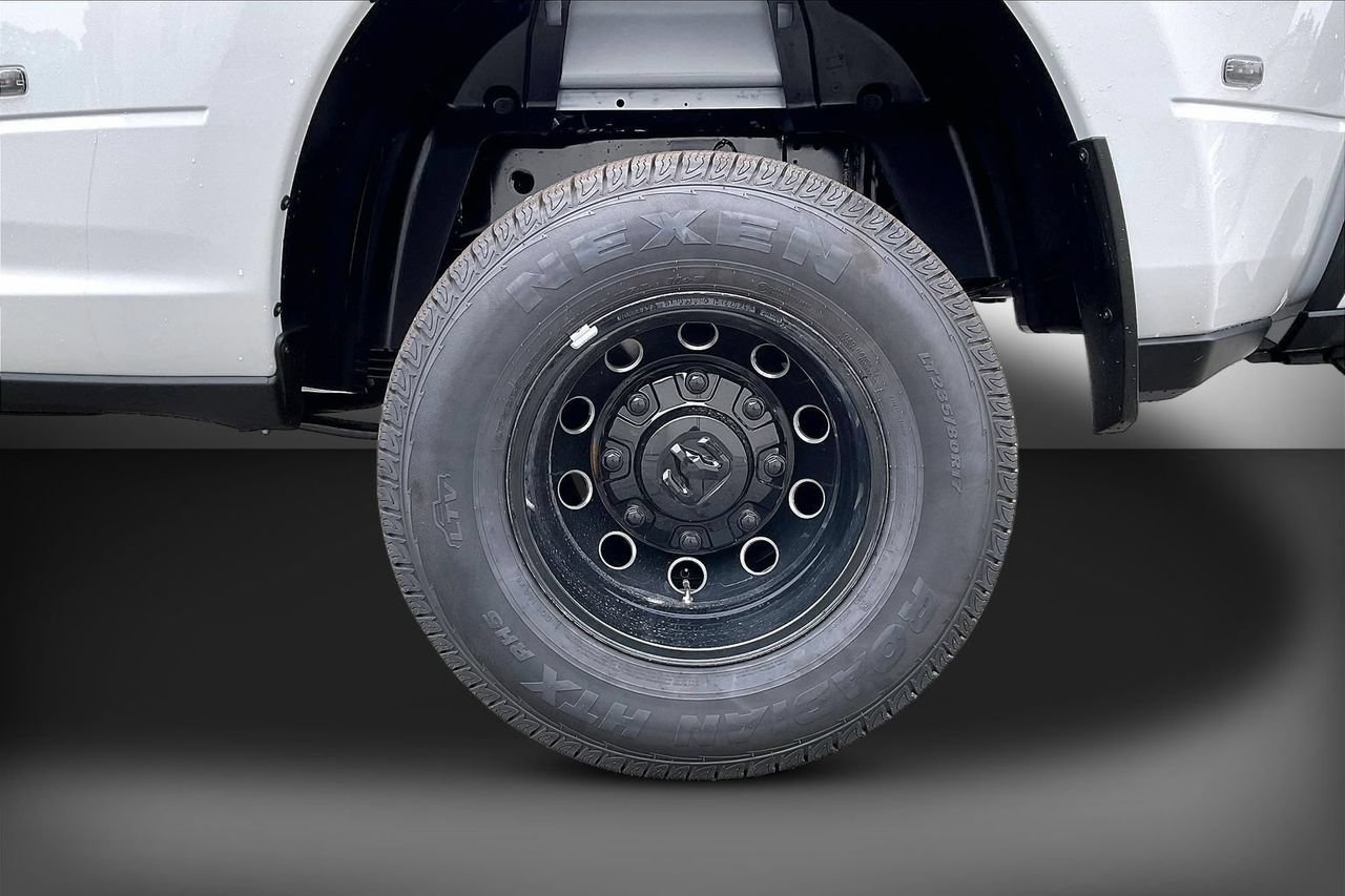 New 2026 RAM 3500 Big Horn AWD/4WD image 33