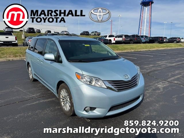 Used 2015 Toyota Sienna XLE image 1