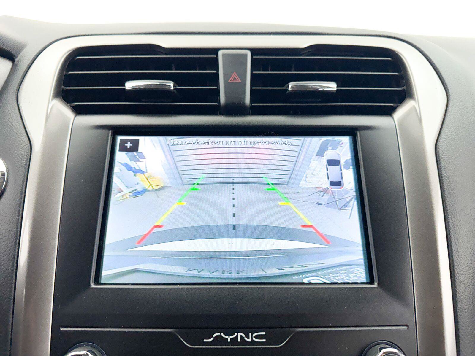Used 2019 Ford Fusion SE FWD image 9
