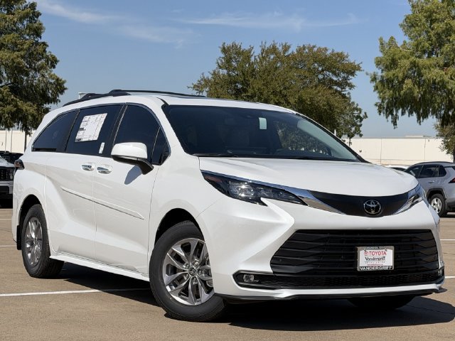 New 2026 Toyota Sienna XLE FWD image 2