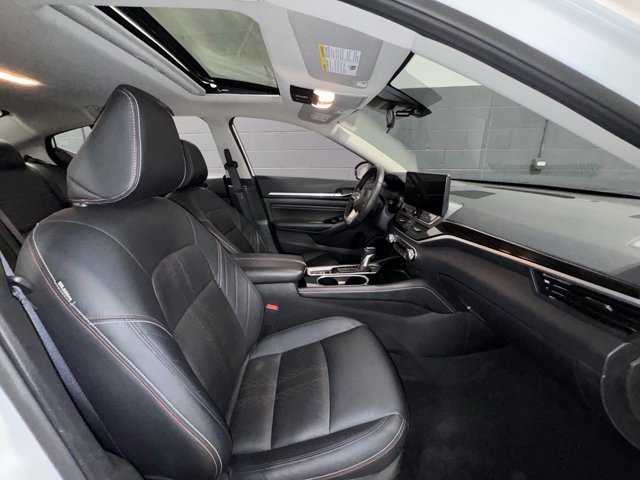 Used 2023 Nissan Altima 2.5 SR w/ SR Premium Package image 11