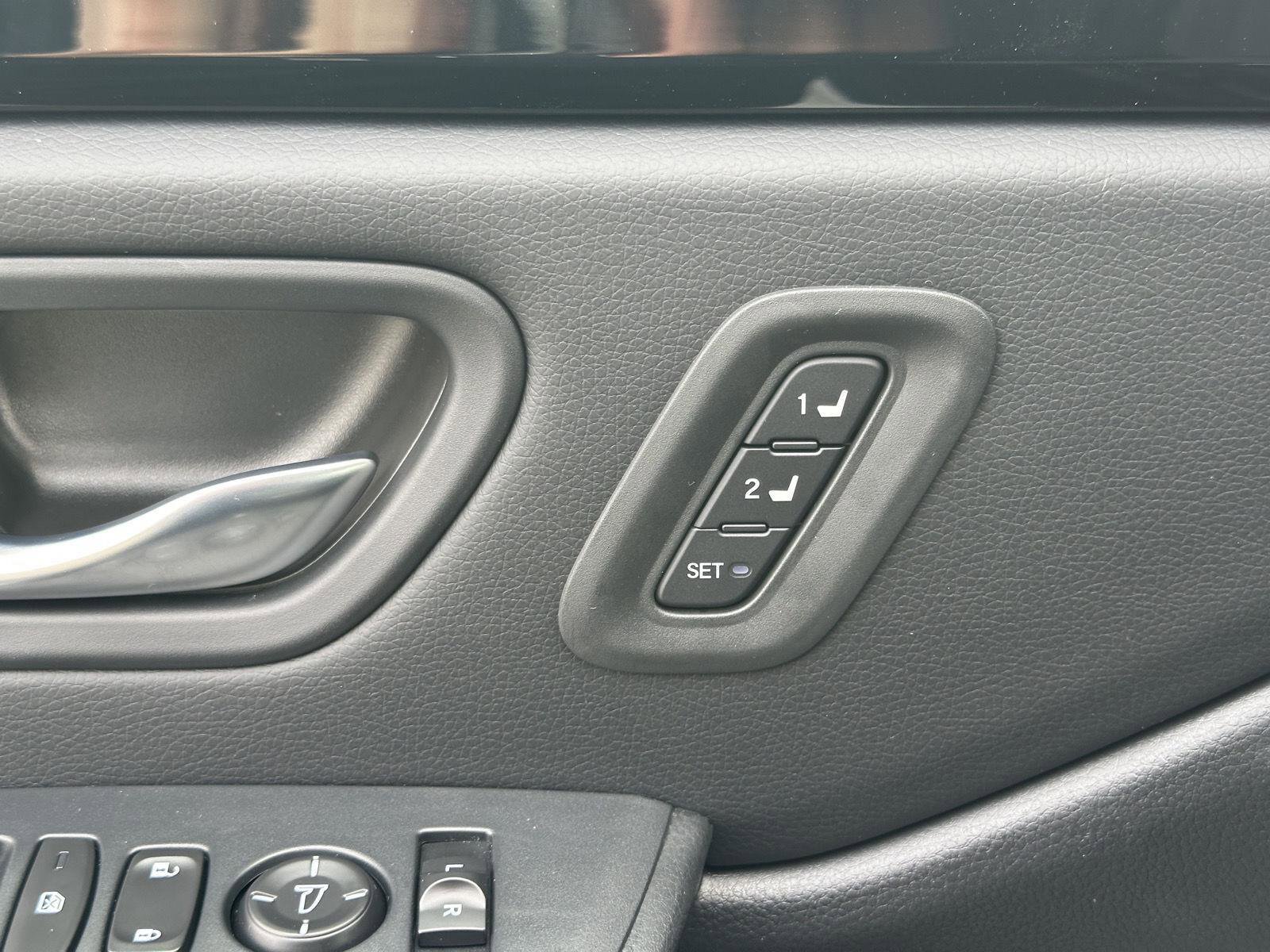 New 2025 Honda Pilot Touring image 13