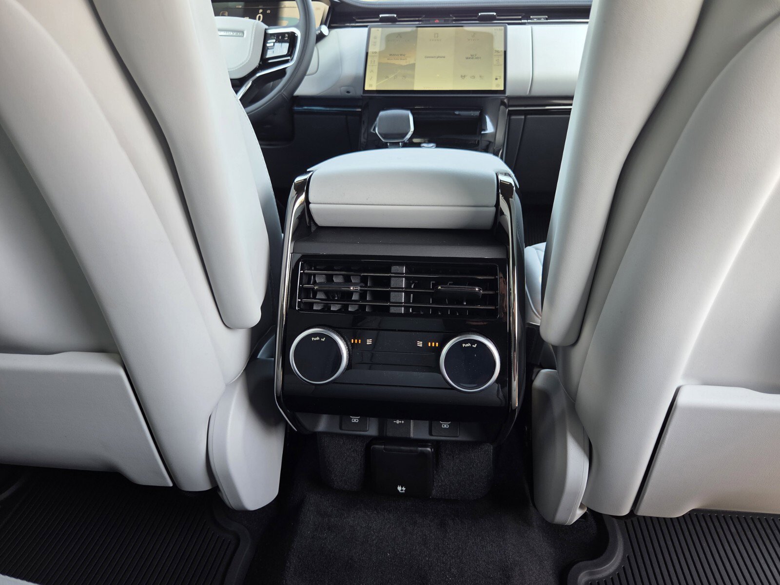 New 2025 Land Rover Range Rover Sport SE image 11