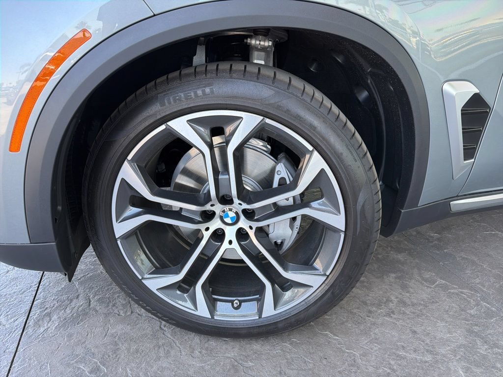 New 2026 BMW X5 xDrive40i w/ Premium Package AWD/4WD image 5