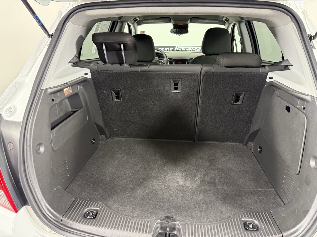 Used 2022 Chevrolet Trax LS w/ Tint and Cruise Package image 10