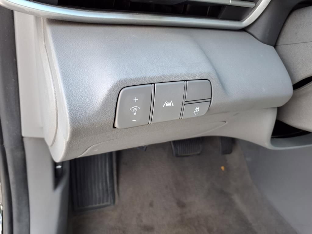 Used 2023 Hyundai Elantra SEL image 17