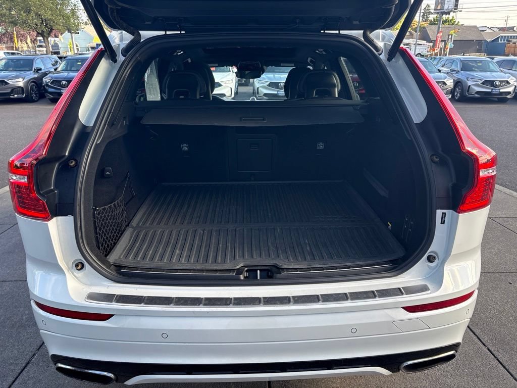Used 2018 Volvo XC60 T8 R-Design w/ Convenience Package AWD/4WD image 30