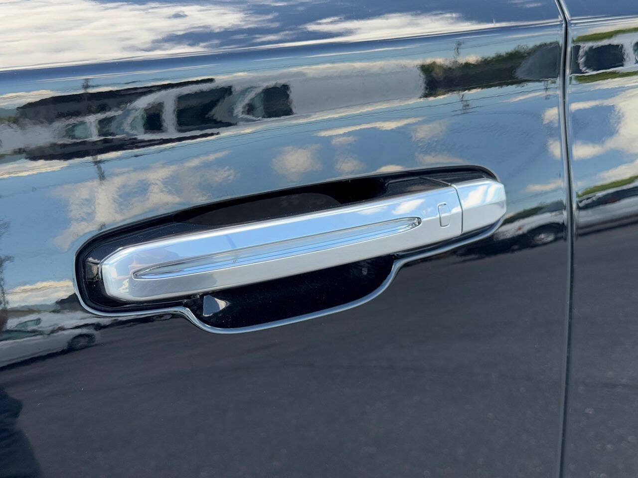 Used 2018 Cadillac Escalade ESV Premium Luxury AWD/4WD image 55