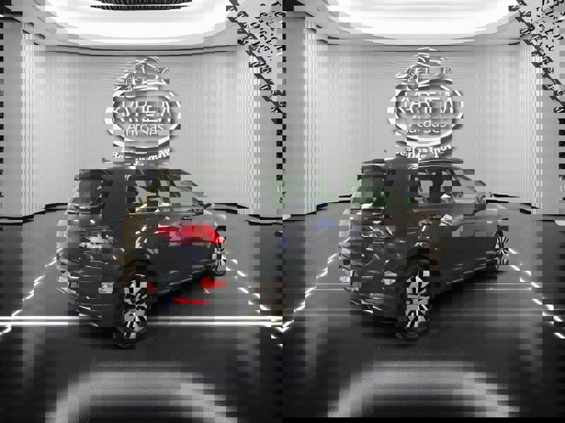 Used 2017 Volkswagen e-Golf SE w/ DC Fast Charging Package image 5