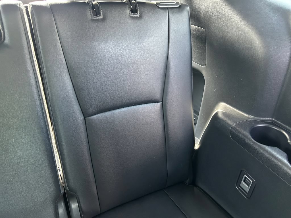 Used 2024 Toyota Highlander XLE AWD/4WD image 29