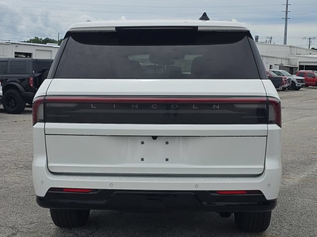 Used 2025 Lincoln Navigator L Reserve AWD/4WD image 4