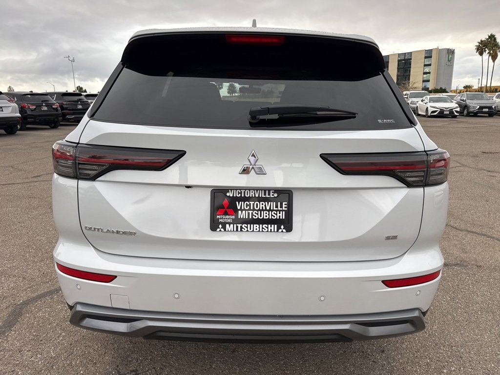 New 2025 Mitsubishi Outlander SE image 6