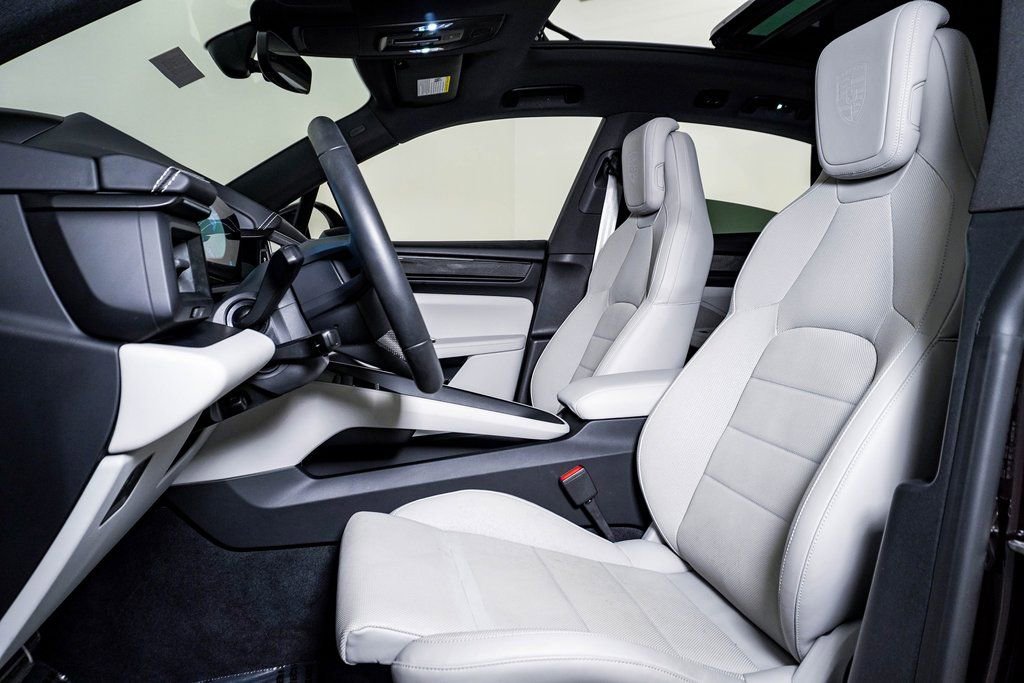 New 2025 Porsche Macan 4 Electric image 5