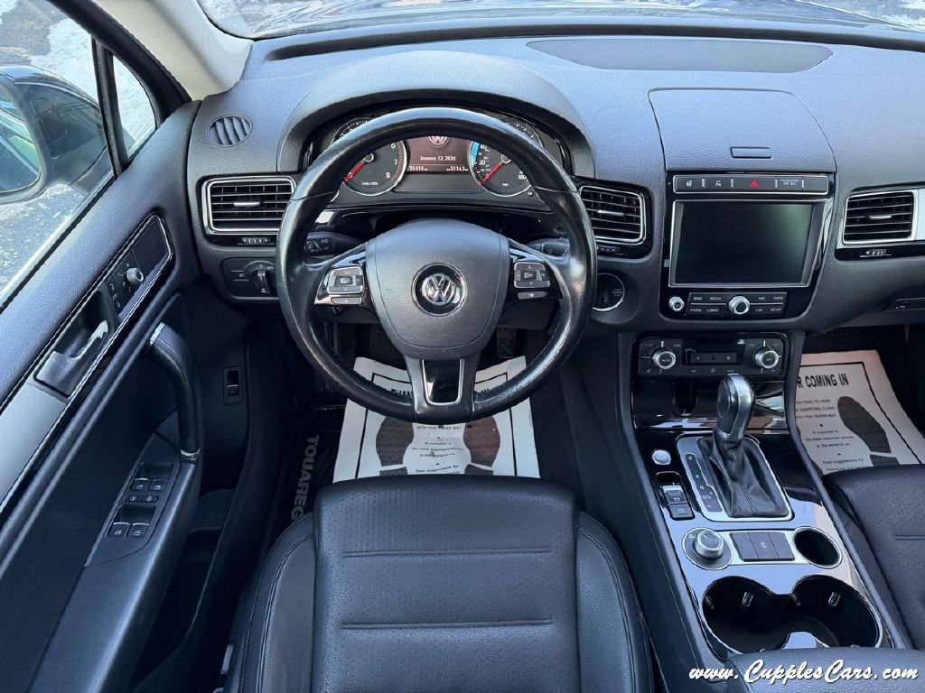 Used 2017 Volkswagen Touareg Sport AWD/4WD image 17