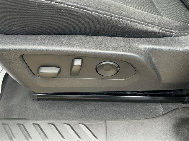 Used 2024 Chevrolet Colorado LT w/ LT Convenience Package II AWD/4WD image 11