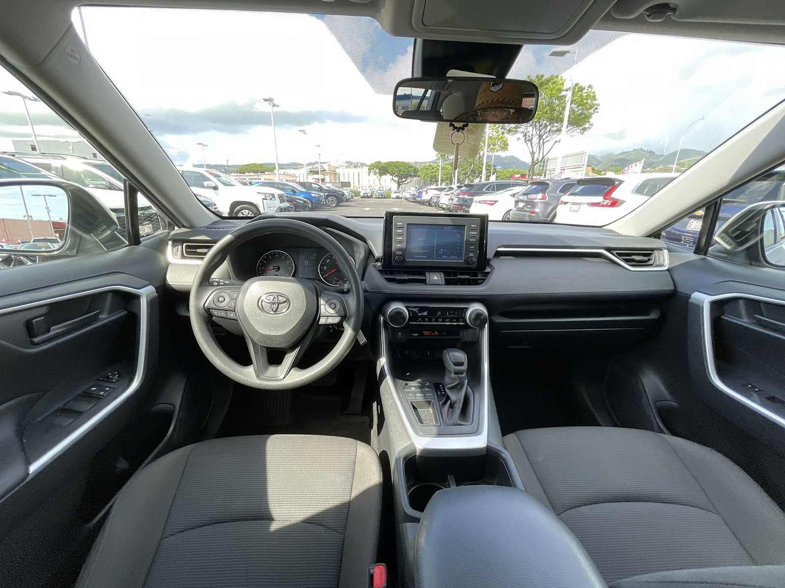 Used 2022 Toyota RAV4 LE FWD image 16