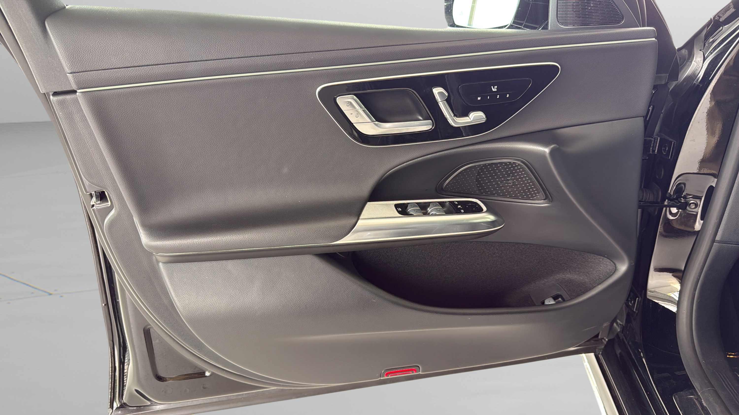 Certified 2025 Mercedes-Benz E 350 4MATIC Sedan w/ Winter Package image 15