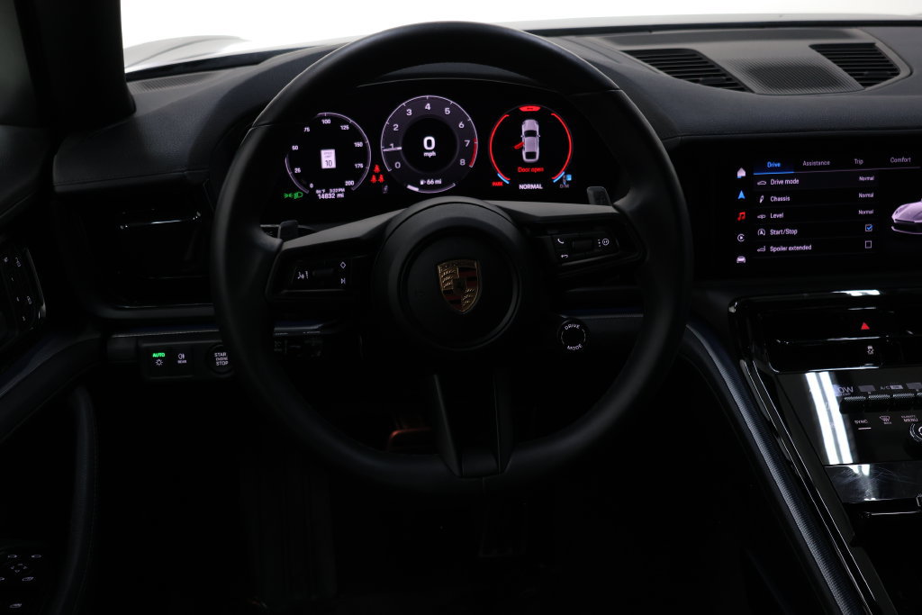 Used 2025 Porsche Panamera image 76