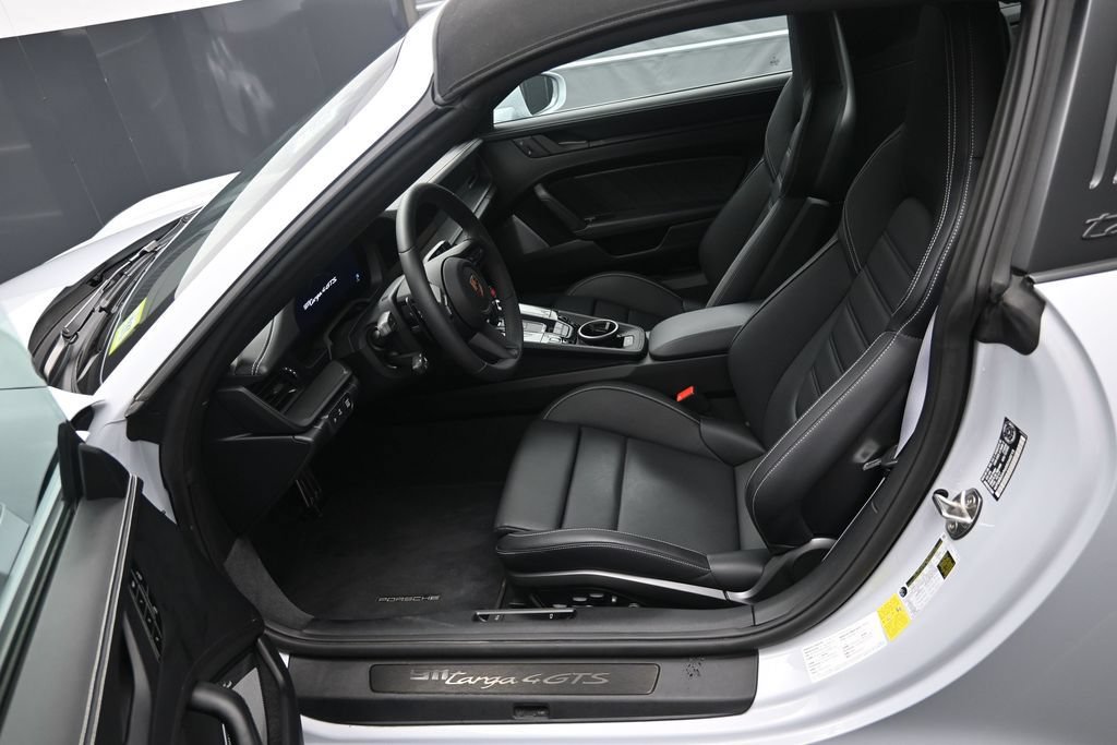 Certified 2025 Porsche 911 Targa 4 GTS AWD/4WD image 8