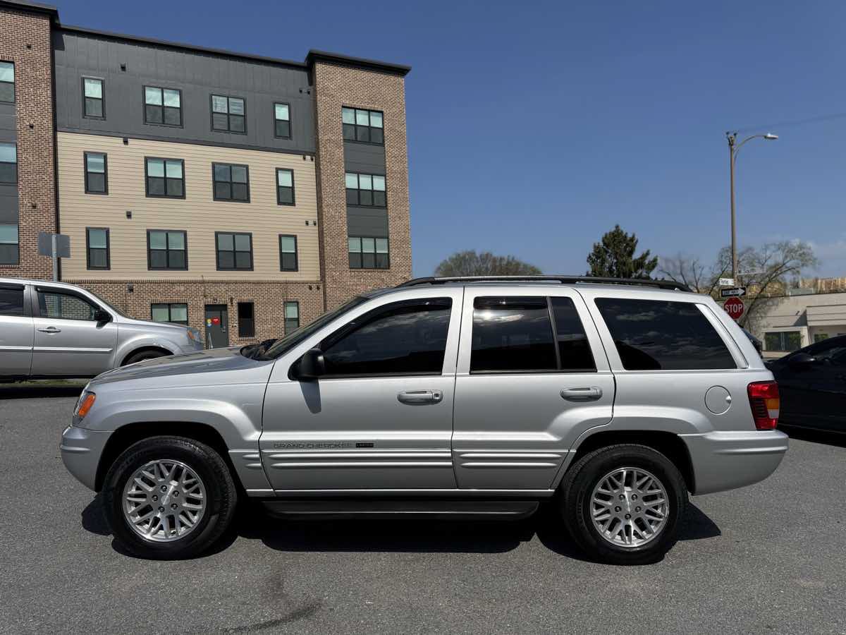 Used 2004 Jeep Grand Cherokee Limited w/ Cold Weather Group AWD/4WD image 4