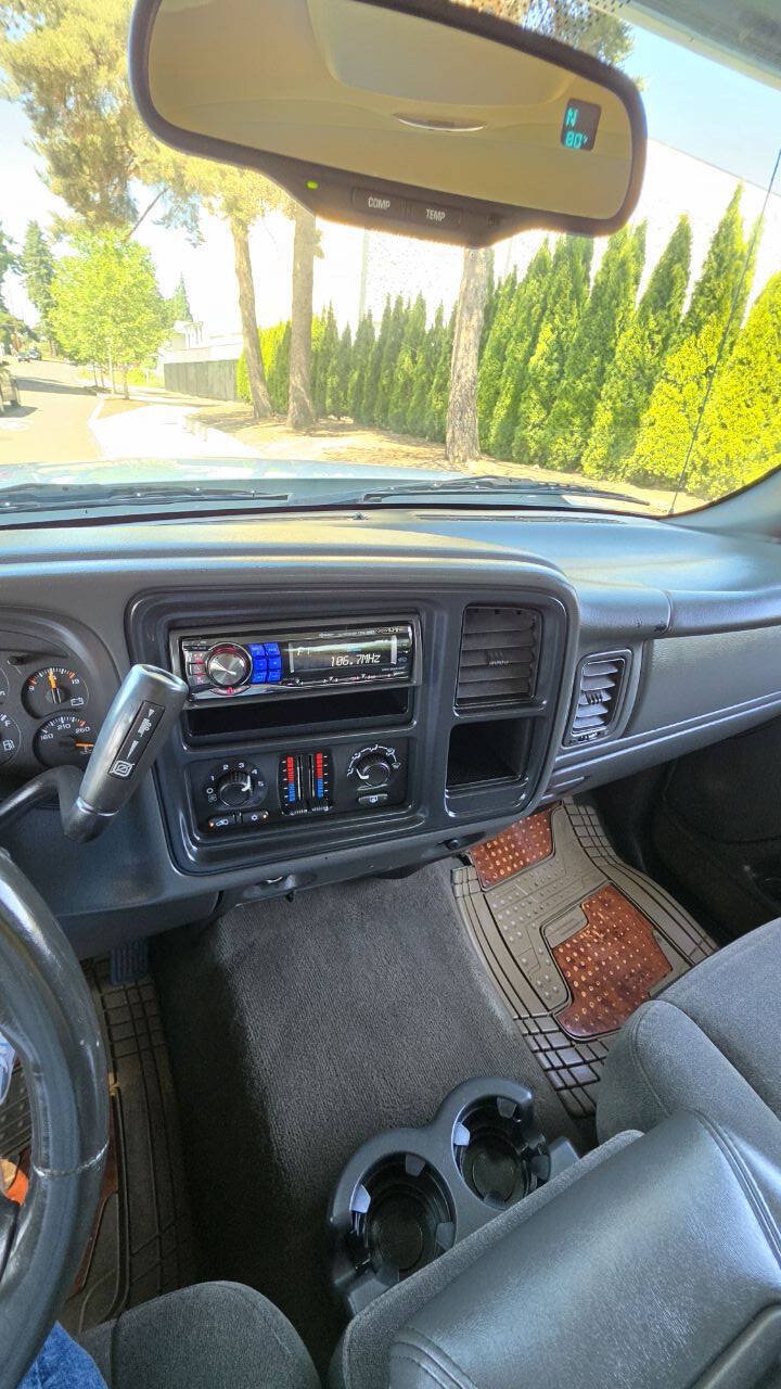 Used 2005 Chevrolet Silverado 2500 LS w/ Heavy-Duty Power Package AWD/4WD image 13