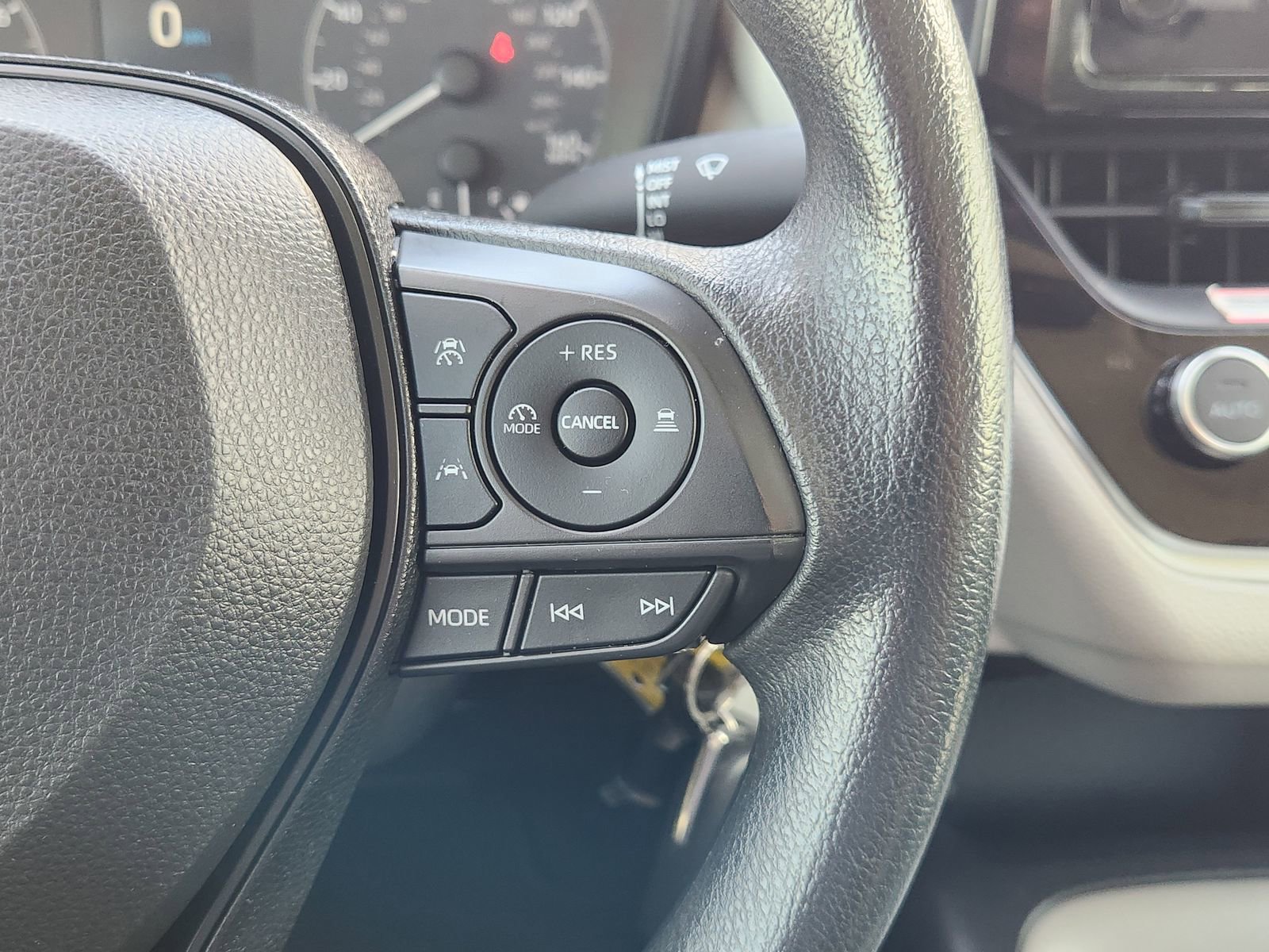 Used 2023 Toyota Corolla LE image 33