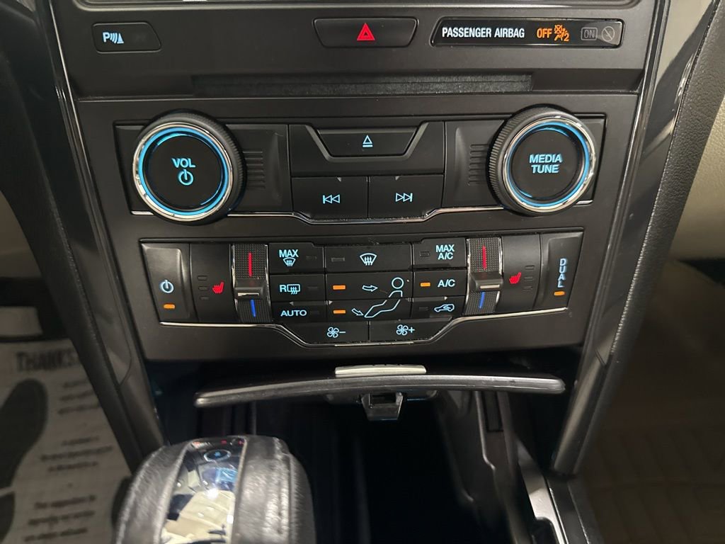 Used 2018 Ford Explorer XLT w/ Equipment Group 202A FWD image 24