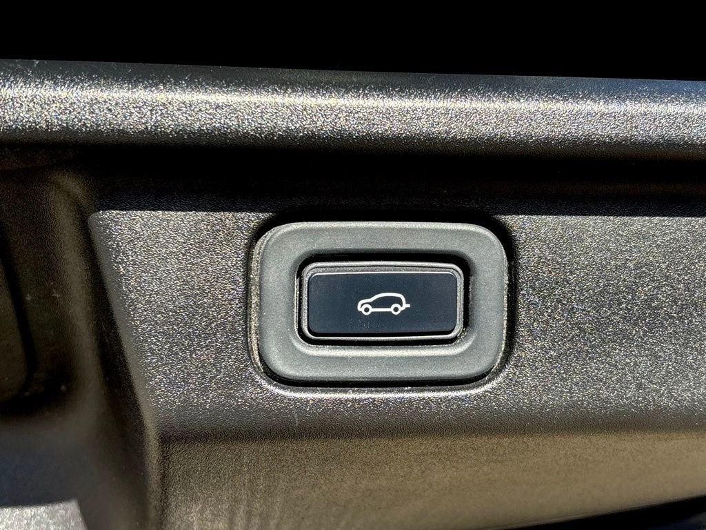 Used 2023 Land Rover Range Rover First Edition image 32