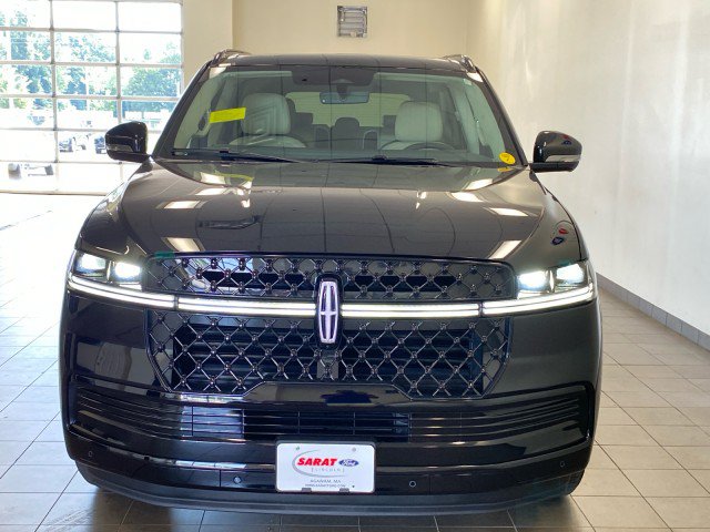 New 2027 Lincoln Navigator Reserve w/ Jet Appearance Package AWD/4WD image 3