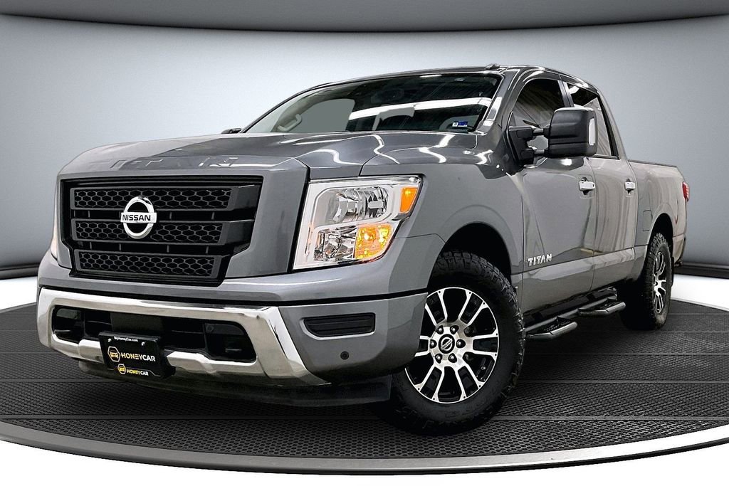 Used 2021 Nissan Titan SV w/ SV Convenience Package image 3