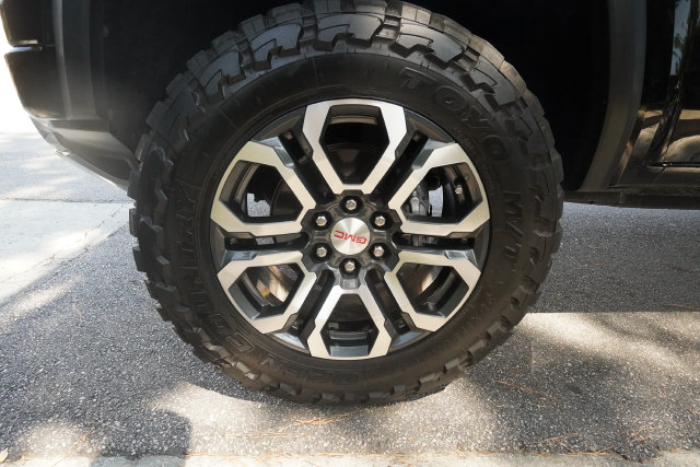 Used 2024 GMC Canyon AT4 w/ AT4 Premium Package AWD/4WD image 38