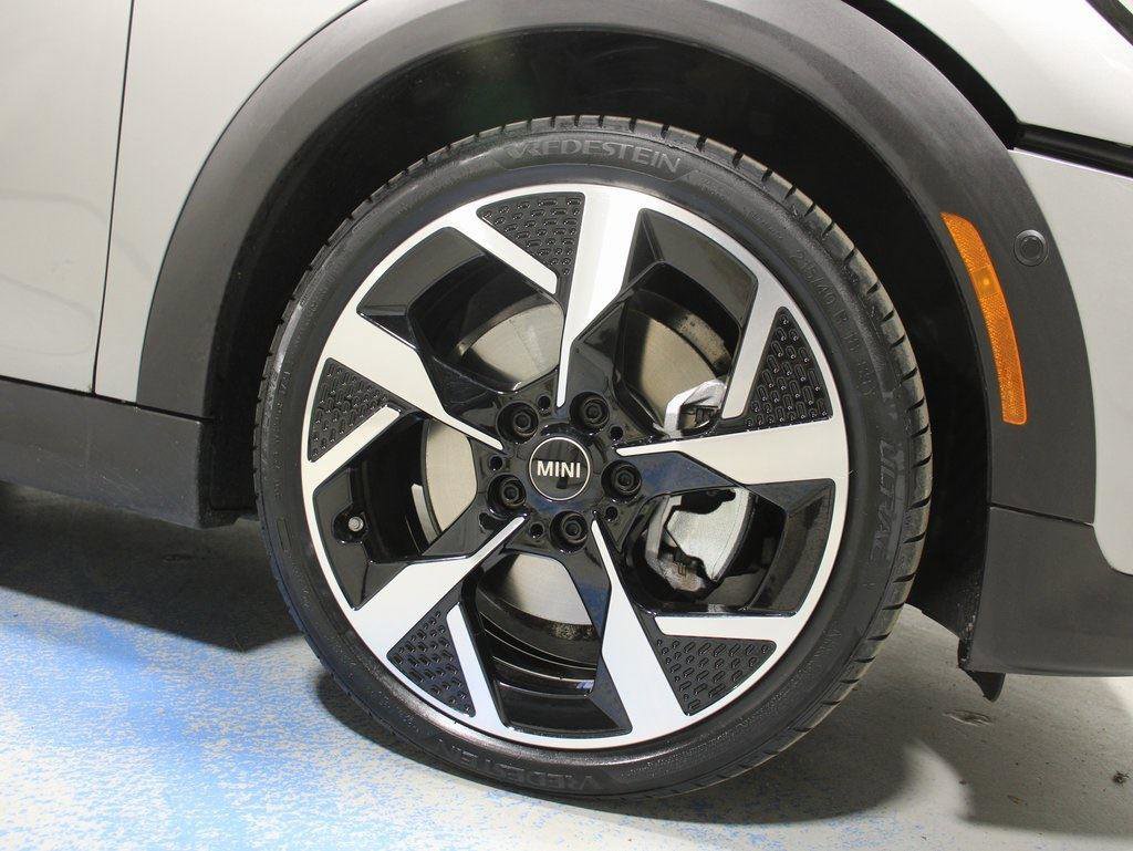 Certified 2025 MINI Cooper S image 23