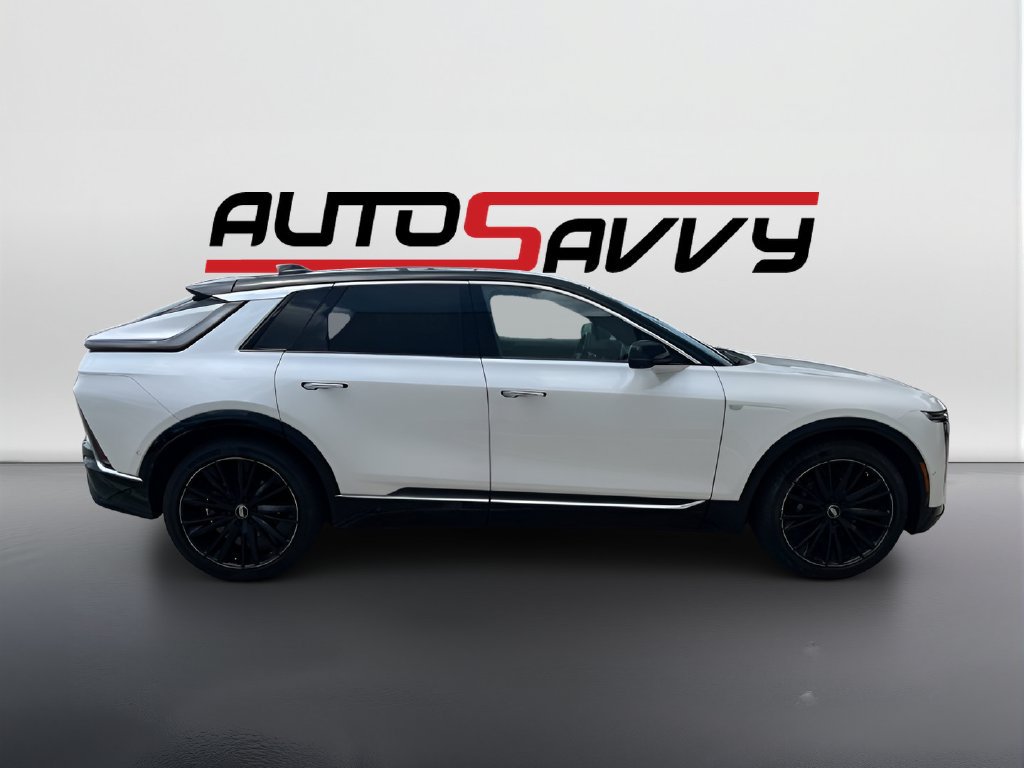 Used 2025 Cadillac Lyriq Luxury w/ LPO, Floor Liner Package AWD/4WD image 8