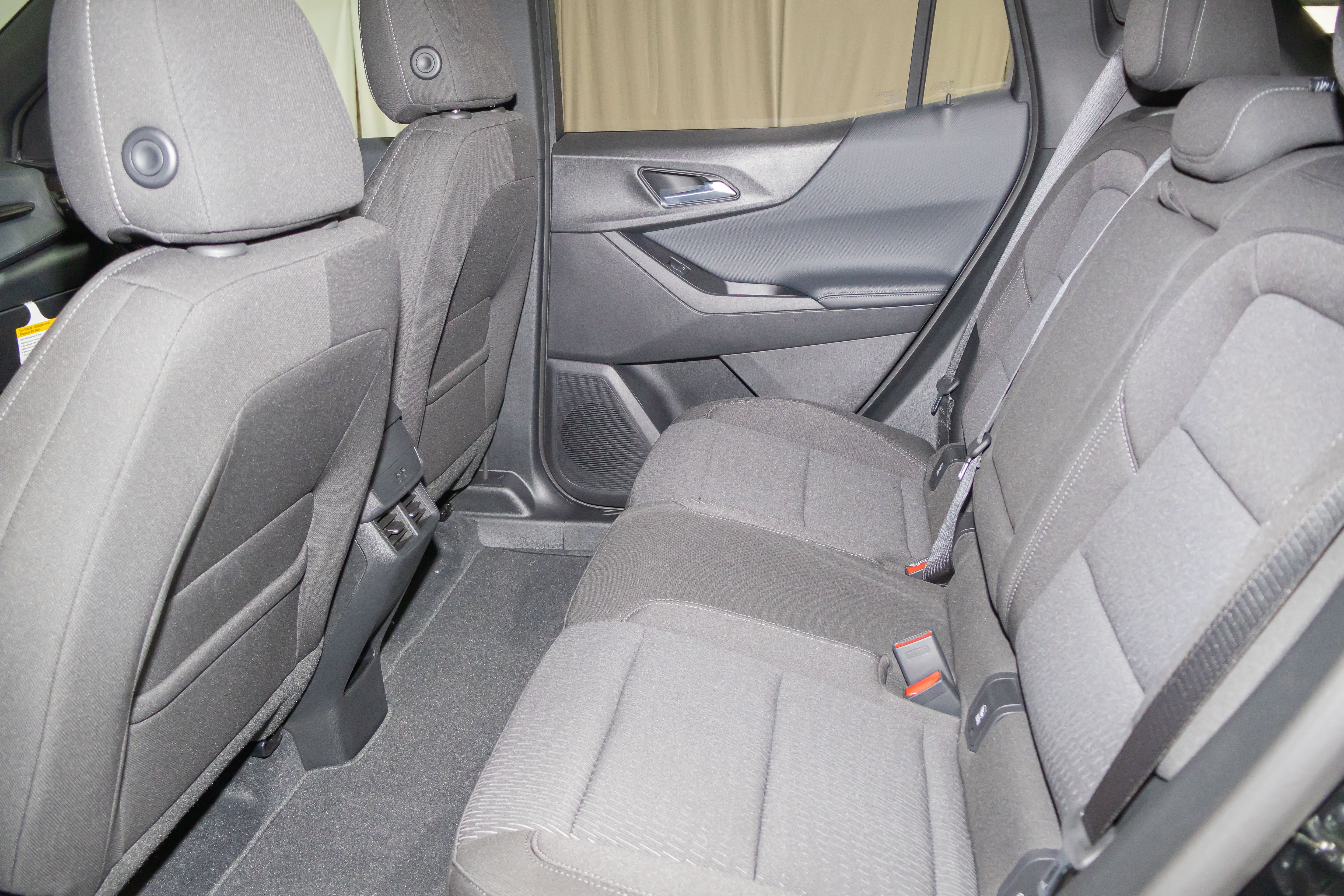 New 2027 Chevrolet Equinox LT w/ Safety and Technology Package FWD image 9