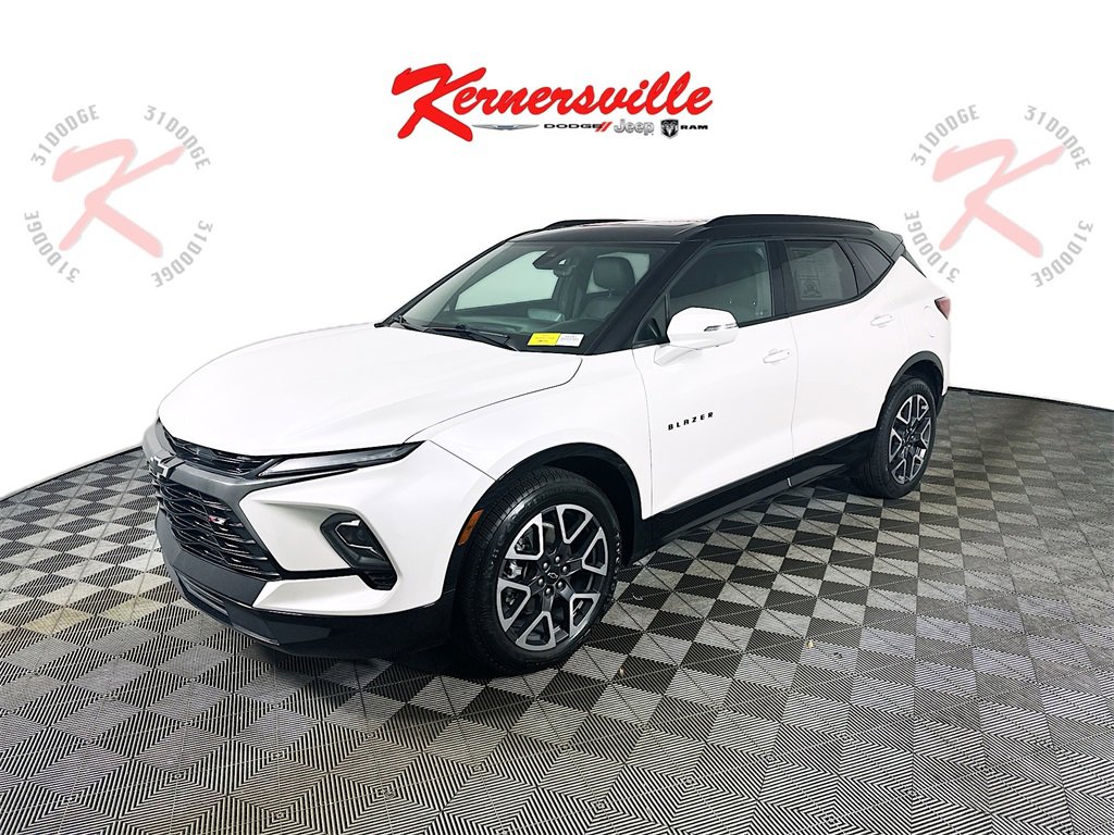 Used 2023 Chevrolet Blazer RS w/ Driver Confidence II Package image 3